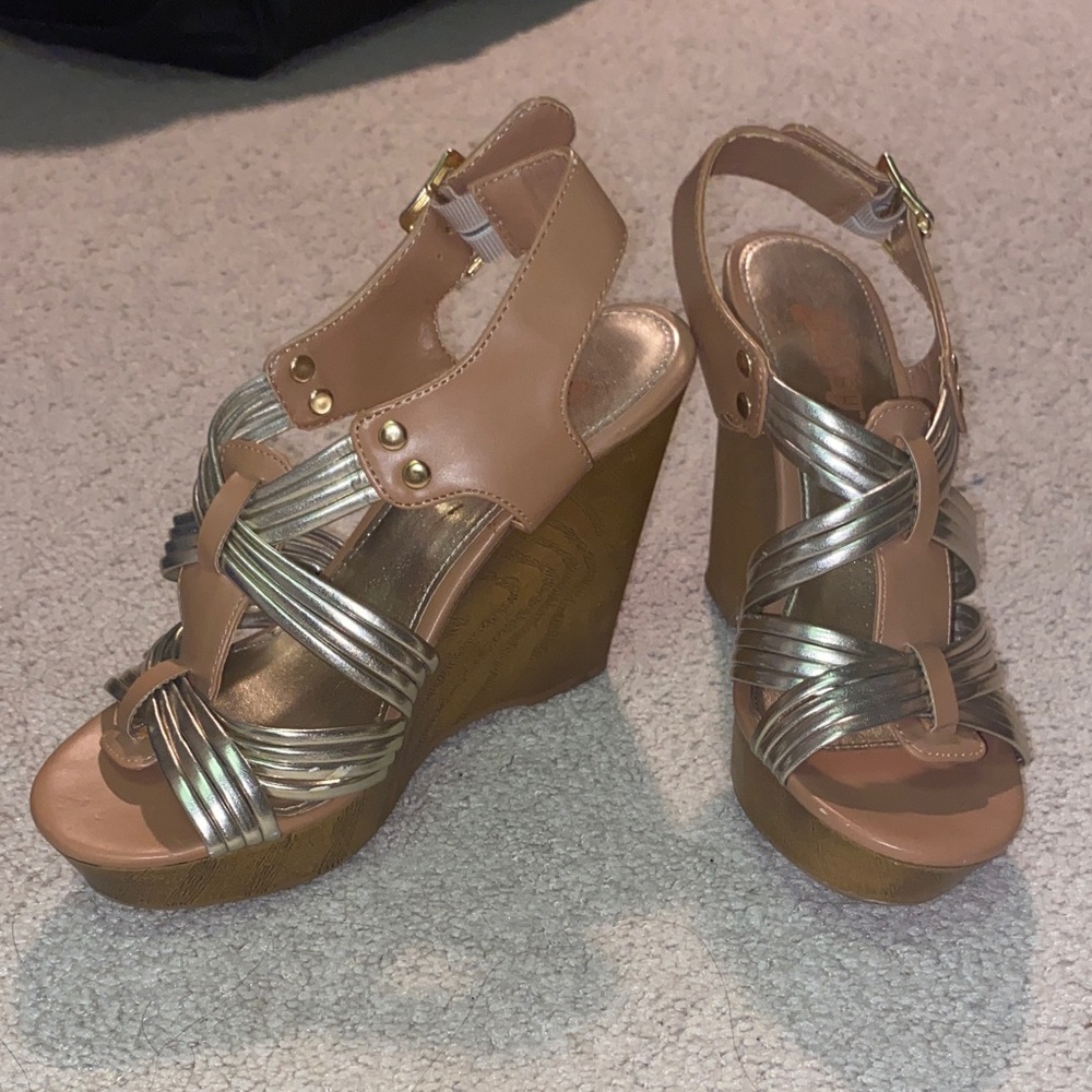 Wedge Sandals - Tan and Silver size 7